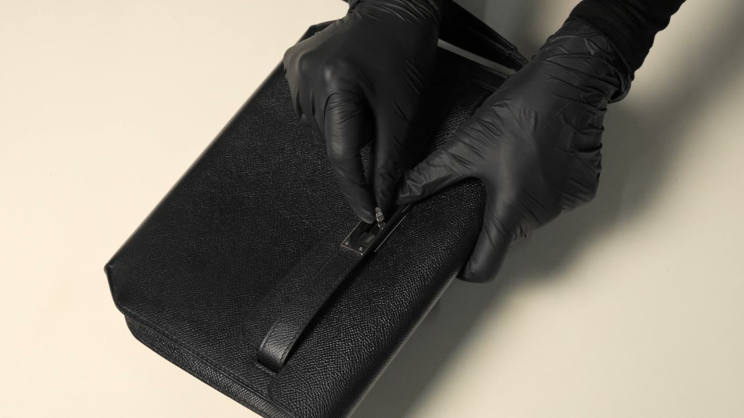 Hermès restoration in progress at the FRSHR atelier