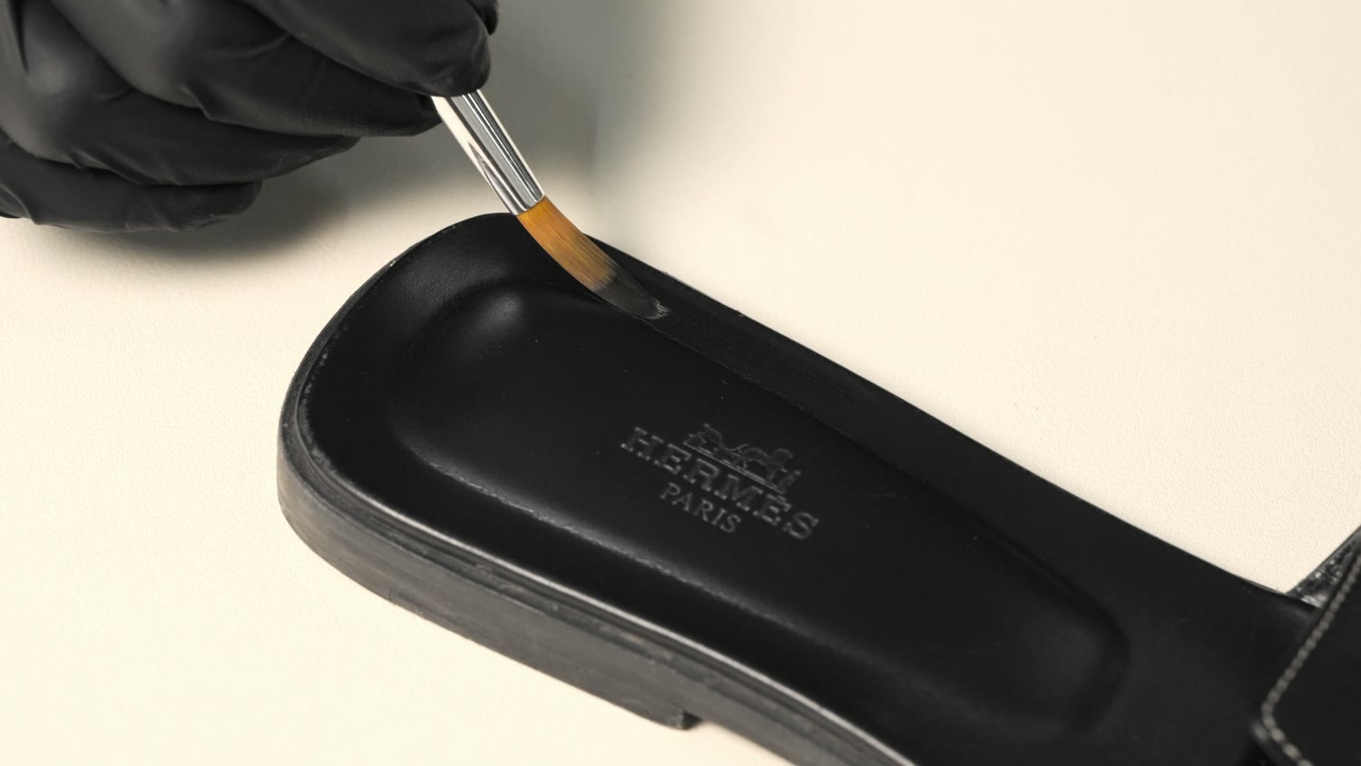 Hermès restoration in progress at the FRSHR atelier